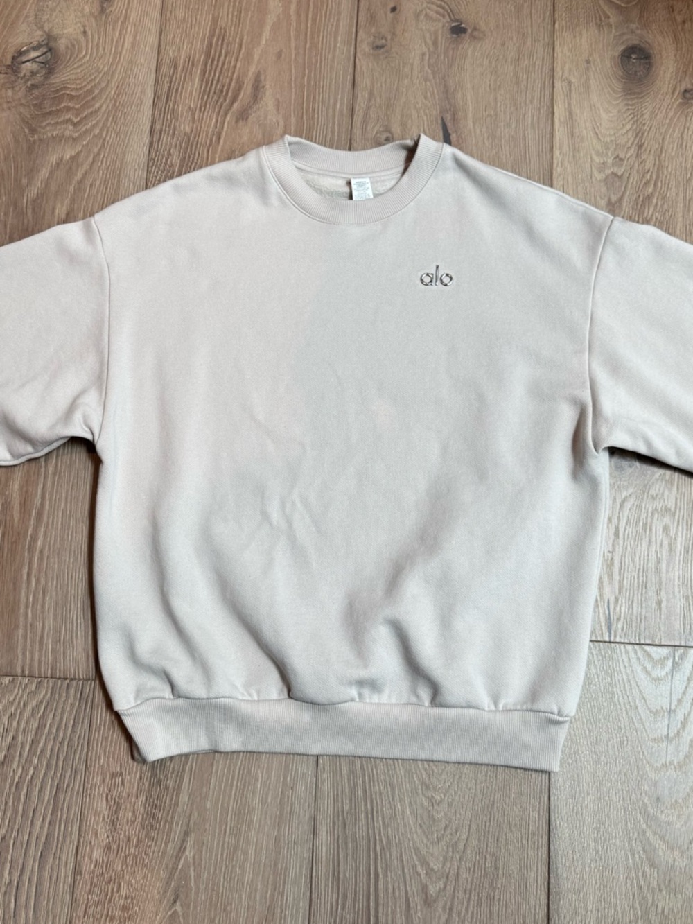 ALO Yoga Accolade Sweatshirt - Picture 2 of 6